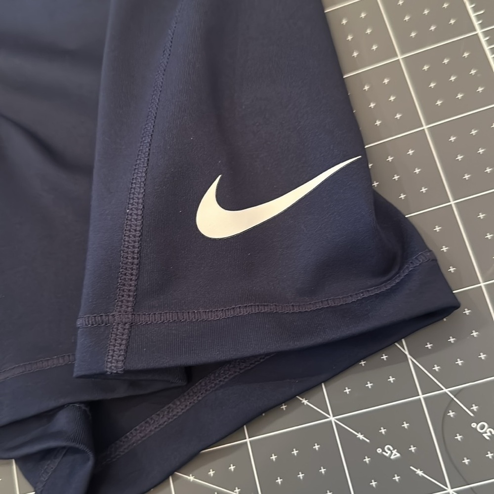 Nike pro women’s size large navy shorts - Picture 2 of 8